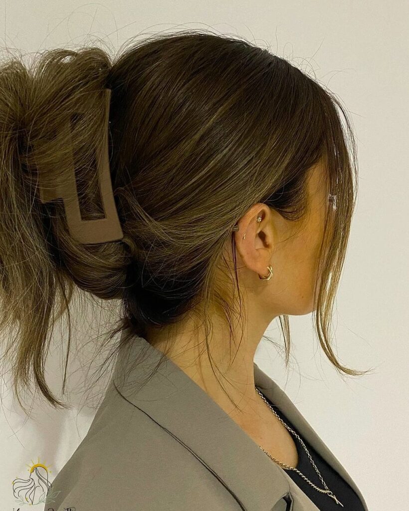 14 Short Hair Claw Clip Hairstyles That Prove This Trend Is Here to Stay 1 featured 1021
