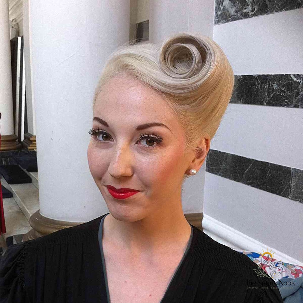 10 Traditional Hairstyles For Short Hair Everyone Is Pinning Right Now 9 40s-Inspired Victory Roll Style