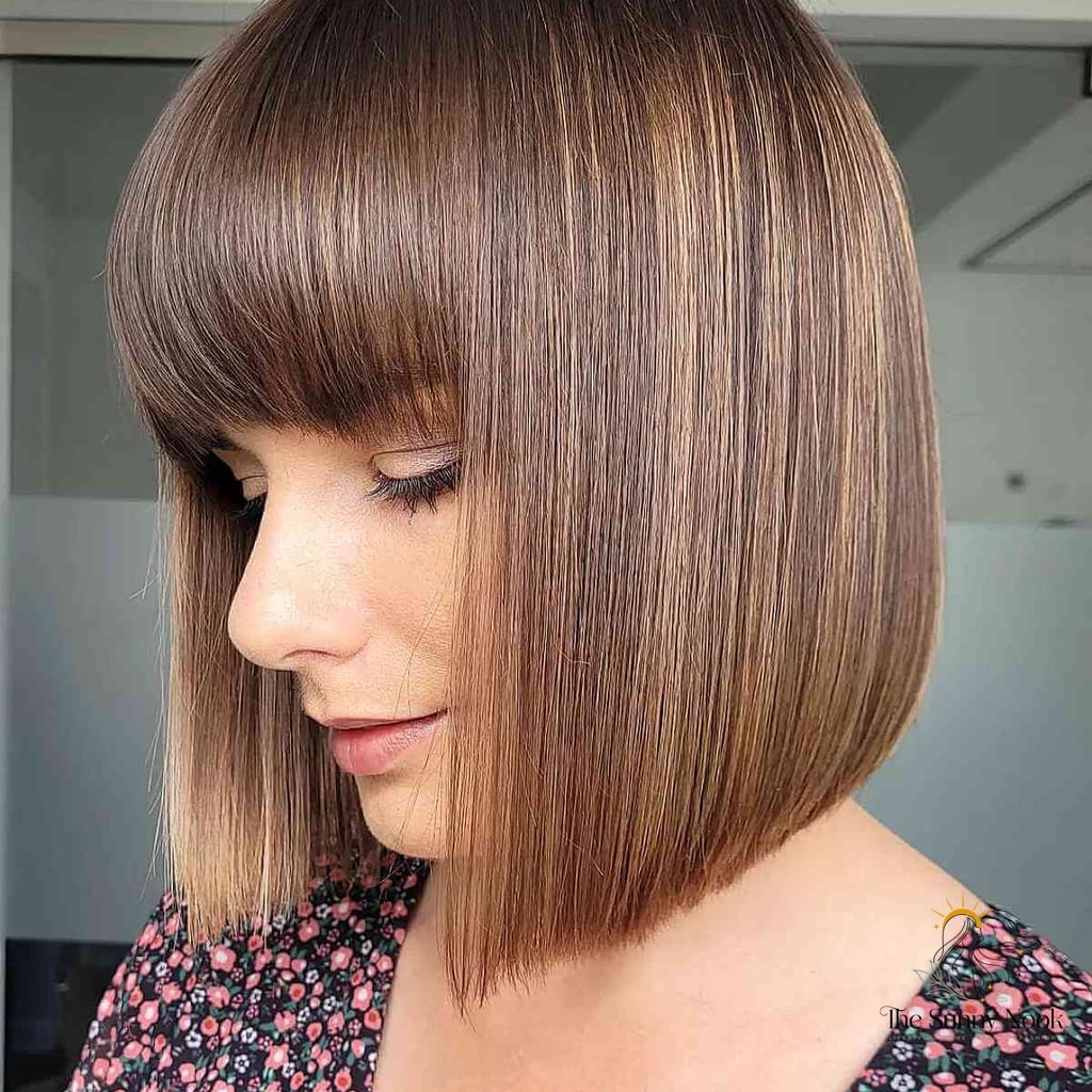 30 Aesthetic Hairstyles For Short Hair Inspo That's Giving Us Everything 18 Beautiful Light Brown Bob with Bangs