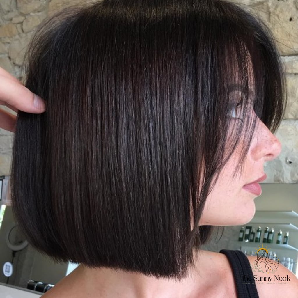 7 Hairstyles For Short Straight Hair You'll Want to Re-Create Immediately 4 Blunt Bob with Curtain Bangs