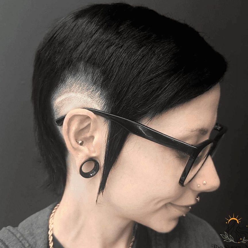 15 Short Alt Hairstyles Everyone Is Pinning Right Now 5 Buzzed Undercut Pixie