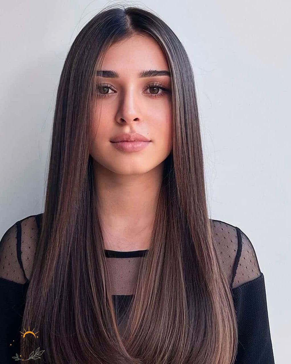 12 Straight Hairstyles For Long Hair to Transform Your Look Instantly 3 Center-Part Straight Lob-to-Long Blend