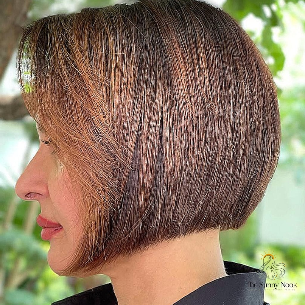 30 Aesthetic Hairstyles For Short Hair Inspo That's Giving Us Everything 26 Chin-Length Straight Bob with Subtle Highlights