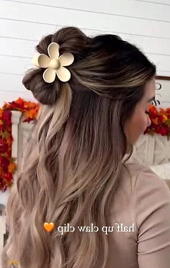 19 Claw Clip Hairstyles Curly Hair Ideas You Need to Try Right Now 14 Claw Clip Half Bun