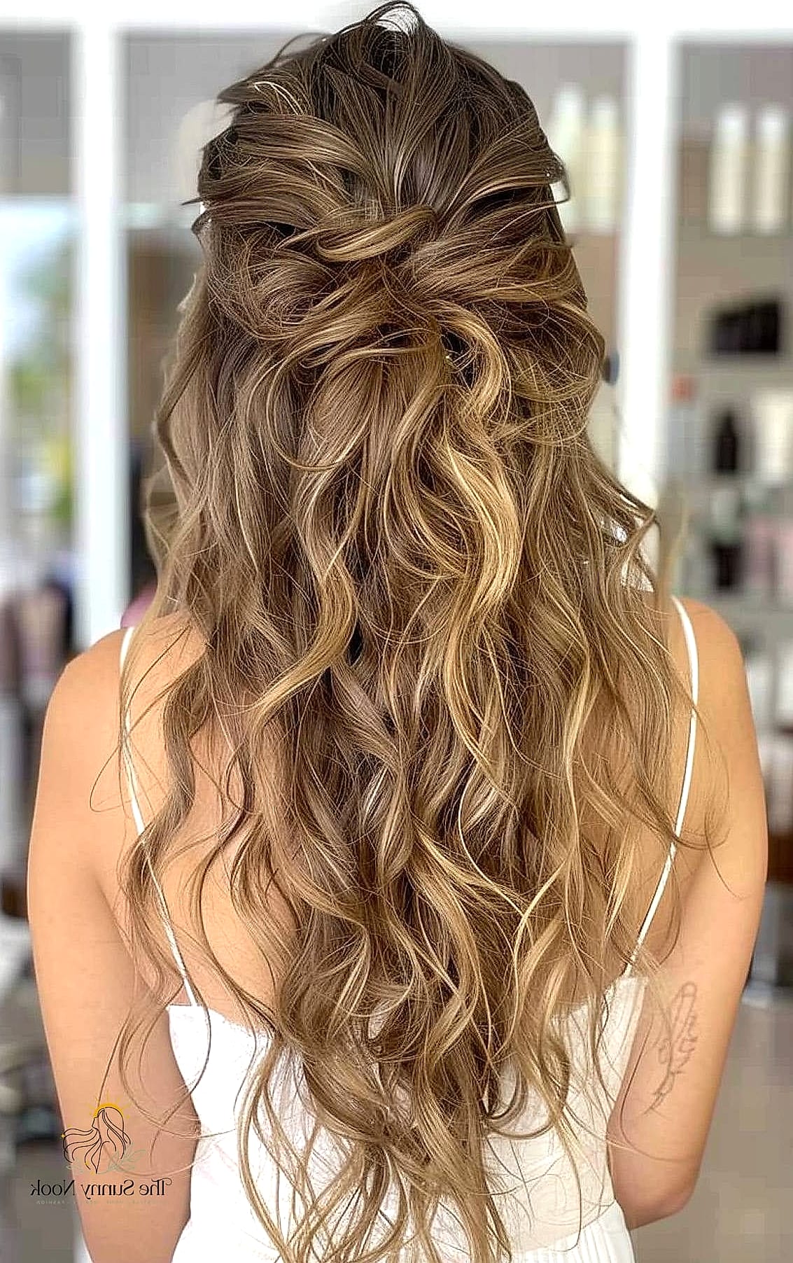 30 Elegant Hairstyles For Curly Hair We're Obsessed With Right Now 13 Curls That Frame Your Face