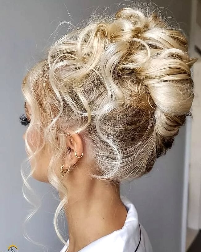 17 Short Hair Hairstyles For Wedding Indian to Save Before They Blow Up 5 Curly French Roll Updo