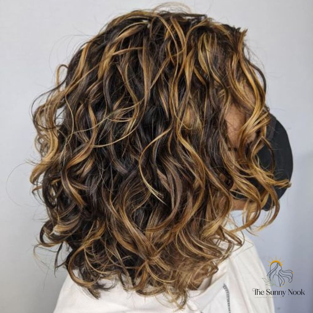 11 Hairstyles For Medium Length Hair Curly You'll Want to Re-Create Immediately 2 Curly Lob with Highlights