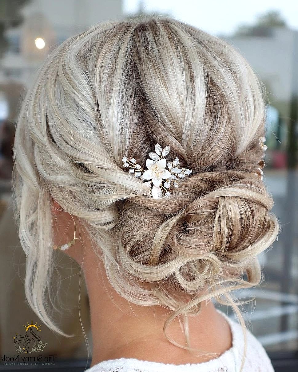 17 Short Hair Hairstyles For Wedding Indian to Save Before They Blow Up 6 Curly Messy Fine Hair Updo