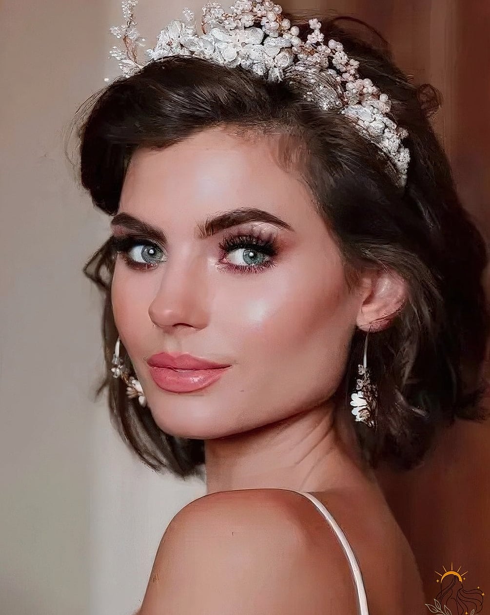 17 Short Hair Hairstyles For Wedding Indian to Save Before They Blow Up 11 Dark Bob Hair with Crimson Ombre Highlights