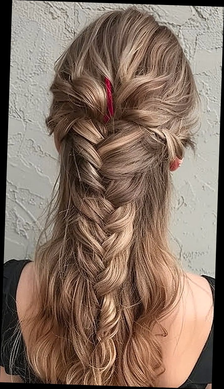 17 Hairstyles For Short Hair Braids That Are Actually Easy to DIY 6 Fishtail Half-Braid