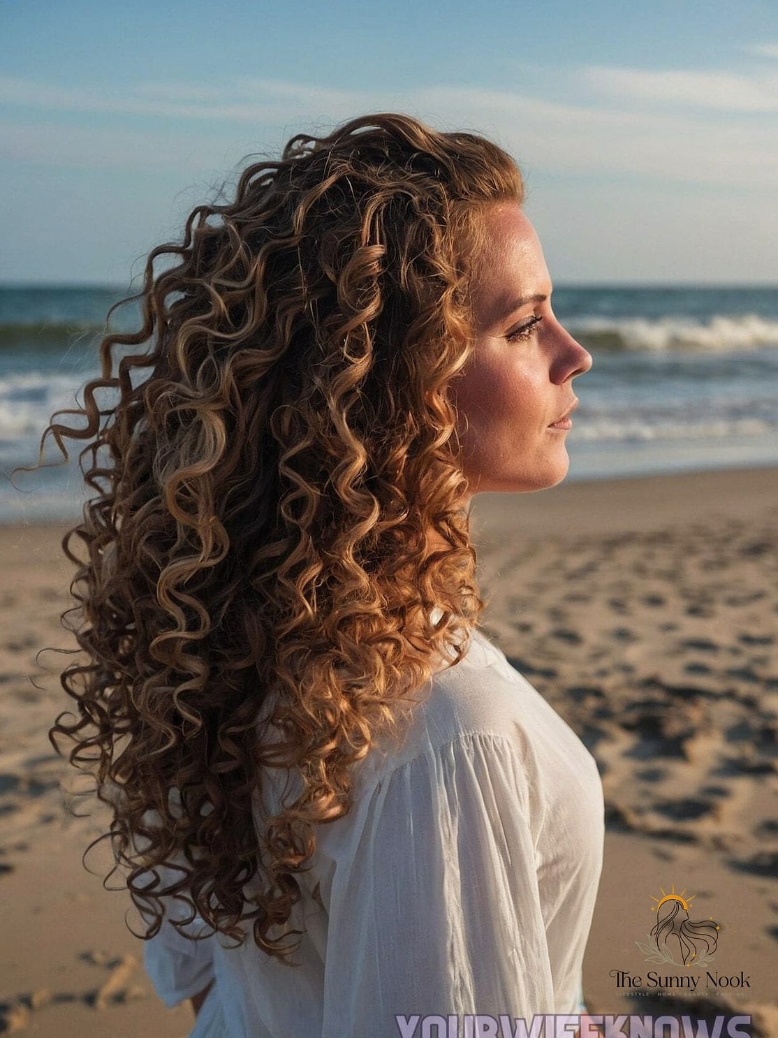 19 Curly Hairstyles Easy That Are Actually Easy to DIY 10 Gentle Beach Waves