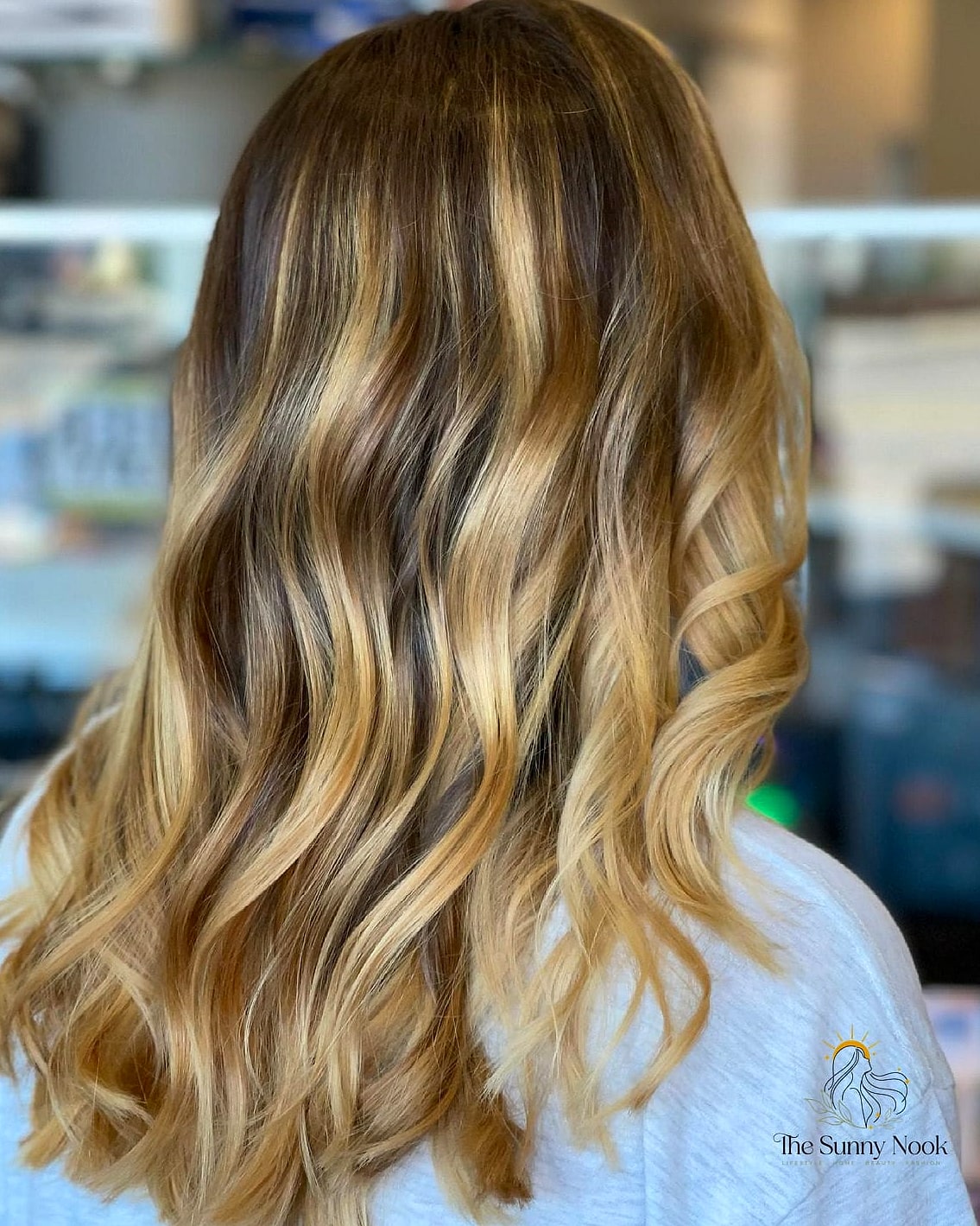 12 Stunning Mixed Color Knotless Braids Worth Bookmarking Today 7 Golden Blonde with Dark Roots