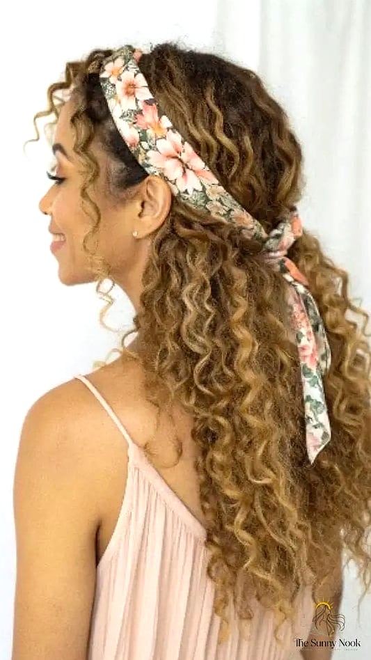 21 Headband Hairstyles Curly Hair Everyone Is Pinning Right Now 4 Half-Up Curls With a Skinny Wire Headband
