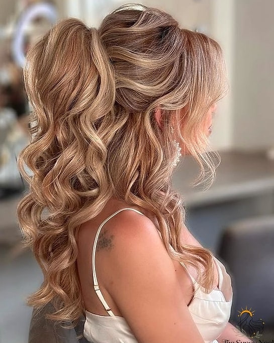 27 Ponytail Hairstyles Short Hair You'll Want to Re-Create Immediately 16 Half Up Half Down Bun Ideas