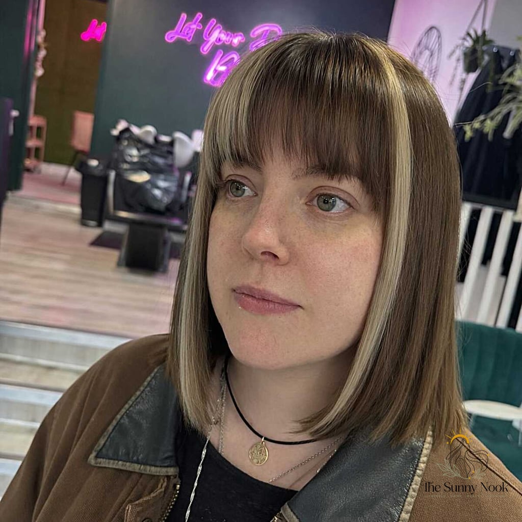 10 90S Curly Hairstyles to Save Before They Blow Up 5 Highlighted Lob with Full Fringe