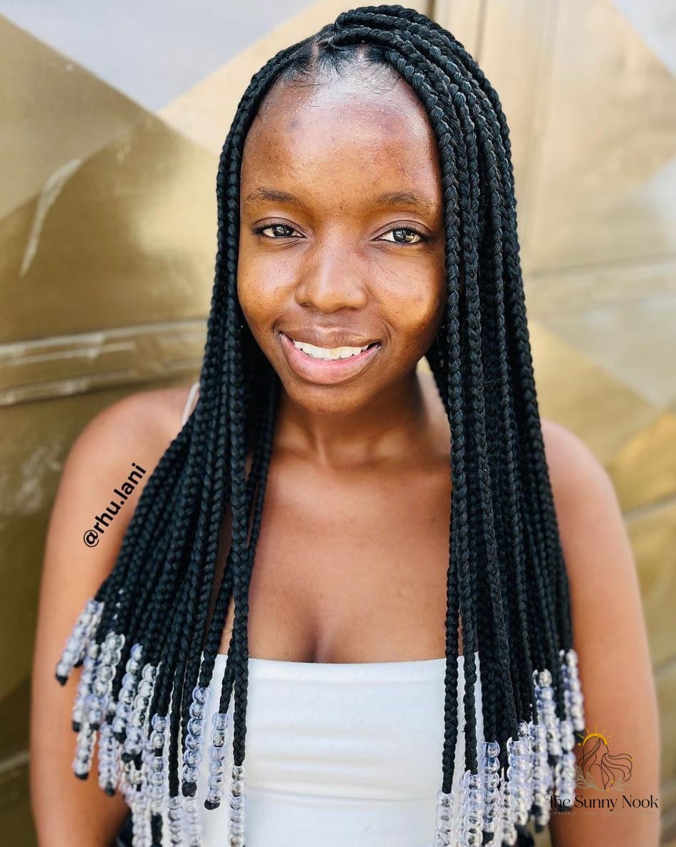 10 Color Knotless Braids for the Ultimate Glow Up 8 Medium Box Braids with Beads