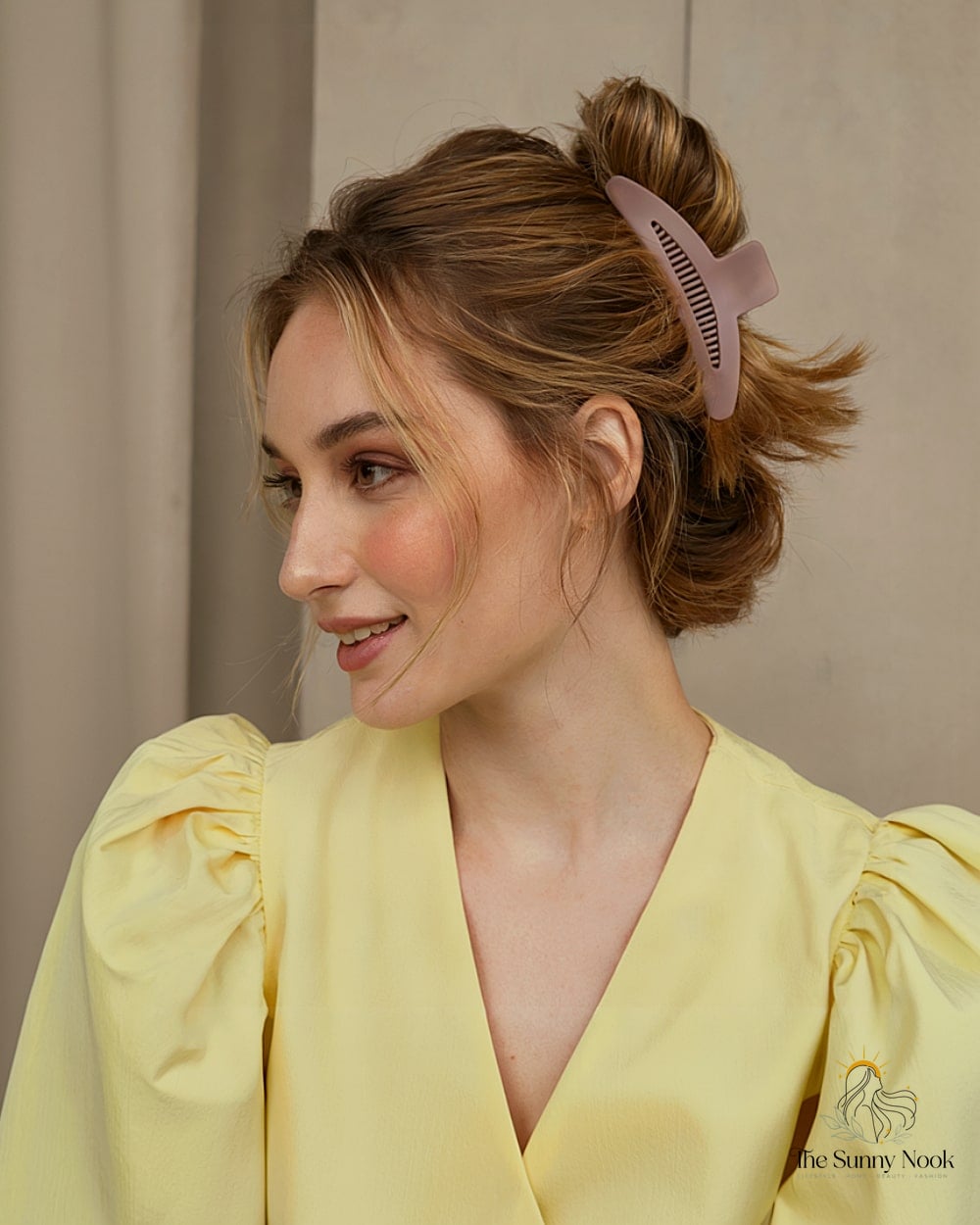 12 Claw Clip Hairstyles Braids for the Ultimate Glow Up 5 Medium Hair Claw Clip Tousled Bun