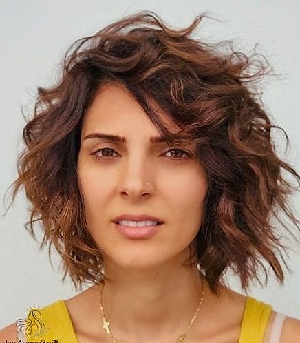 14 Hairstyles For Short Wavy Hair Perfect for Your Next Salon Appointment 9 Neck-Length Side-Parted Waves