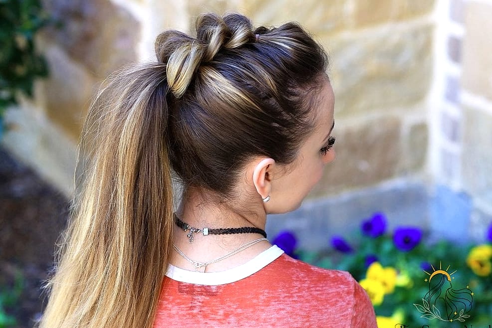 27 Ponytail Hairstyles Short Hair You'll Want to Re-Create Immediately 26 Pull-Through Braid into a Bubble Pony with Loose Front Pieces