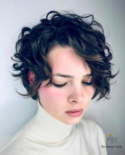 21 Gorgeous Hairstyles For Wavy Curly Hair for Every Hair Type 2 Shattered Curly Bob