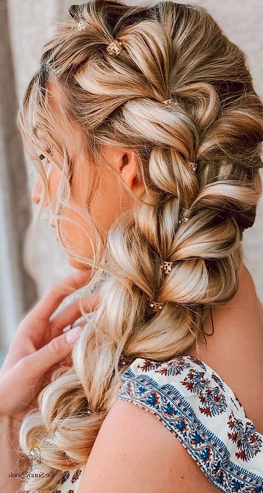 13 Cute Hairstyles For Braids That Are Both Cute and Low Maintenance 12 Side Braid With Loose Waves