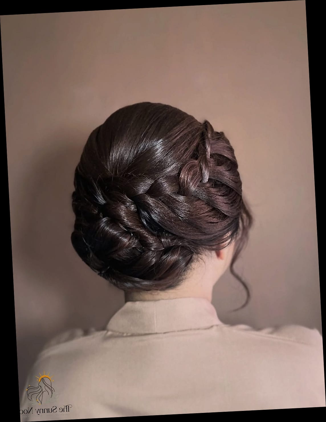 Sleek Chignon at the Nape