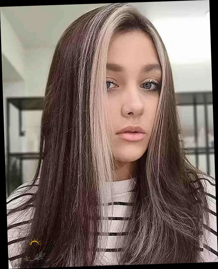 12 Straight Hairstyles For Long Hair to Transform Your Look Instantly 6 Straight Hair with Money Piece Highlights