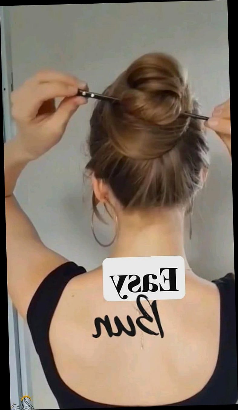 19 Messy Bun Tutorial For Medium Hair That Belong on Your Inspiration Board 7 Sun-Kissed Brunette Bun with Natural Movement