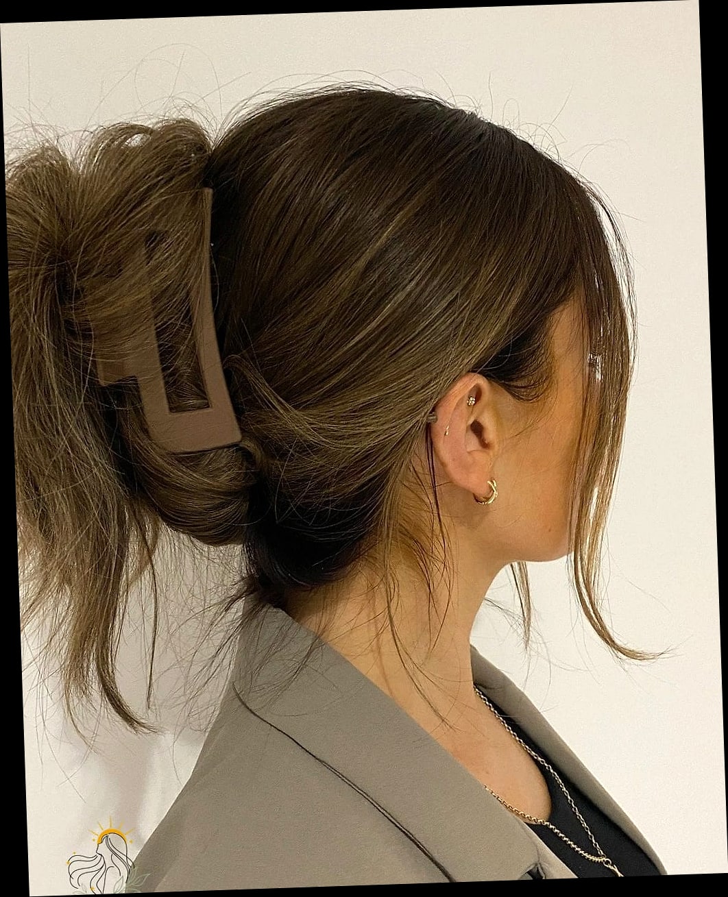 23 Long Hair Claw Clip Hairstyles Inspo That's Giving Us Everything 18 Textured Claw Clip Updo