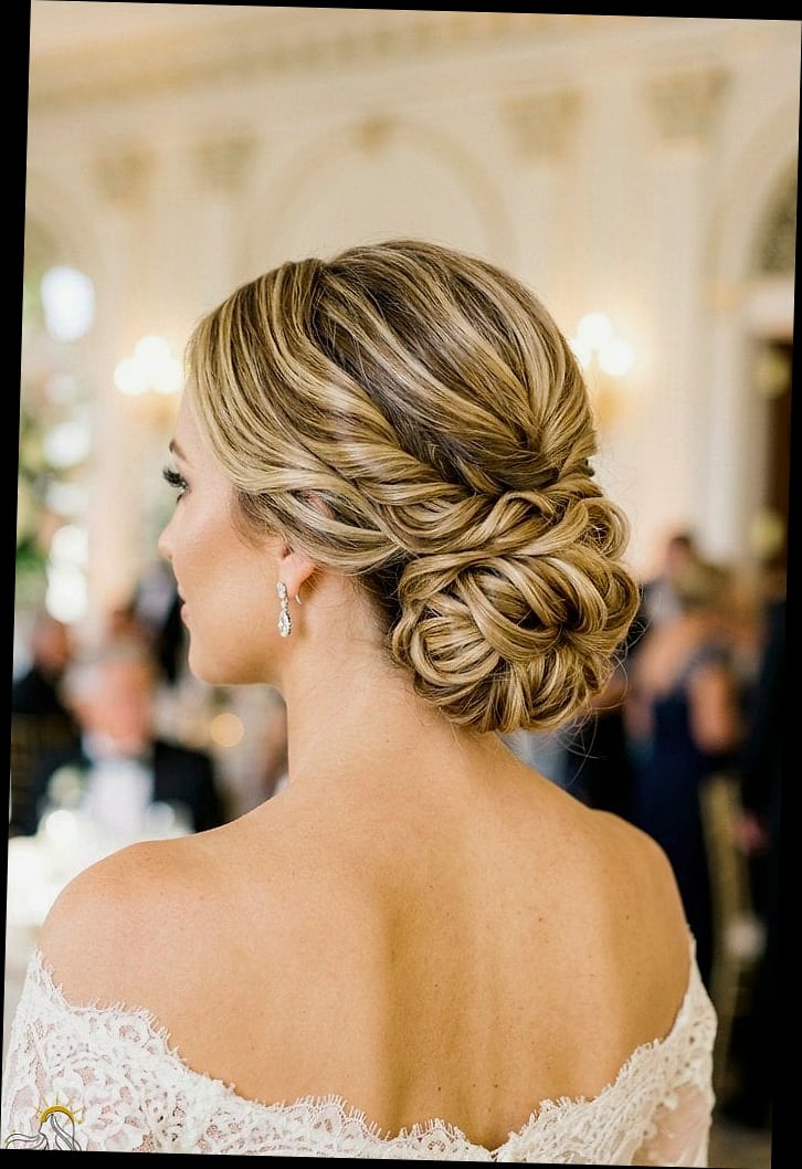 16 Stunning Hat Hairstyles Long Hair Worth Bookmarking Today 3 Textured Low Bun