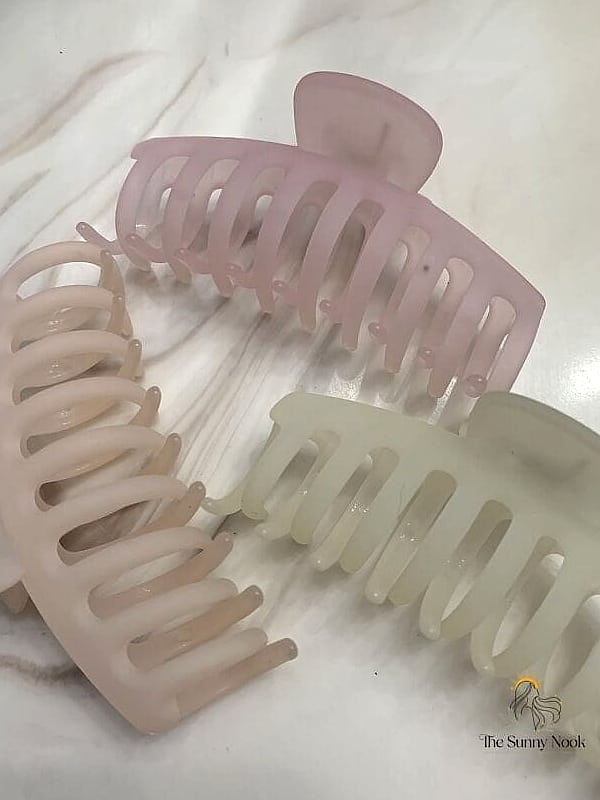 19 Curly Claw Clip Hairstyles to Transform Your Look Instantly 19 Wet Curl Claw Clip Set