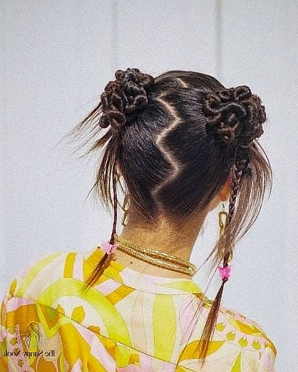 21 Cute Y2K Hairstyles Inspo That's Giving Us Everything 19 Beaded Hair Strands