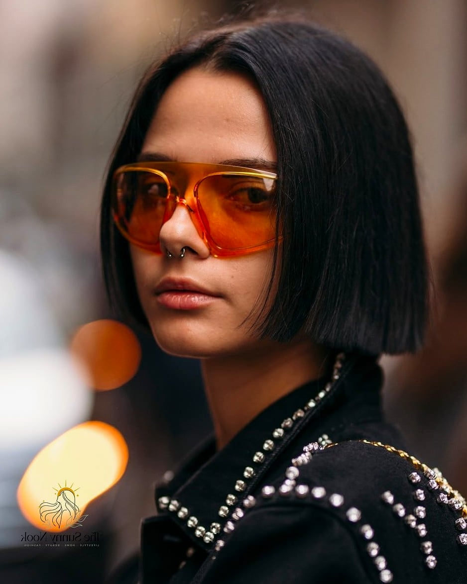 12 Hairstyles 90S Inspo That's Giving Us Everything 7 The Blunt Bob with No Bangs