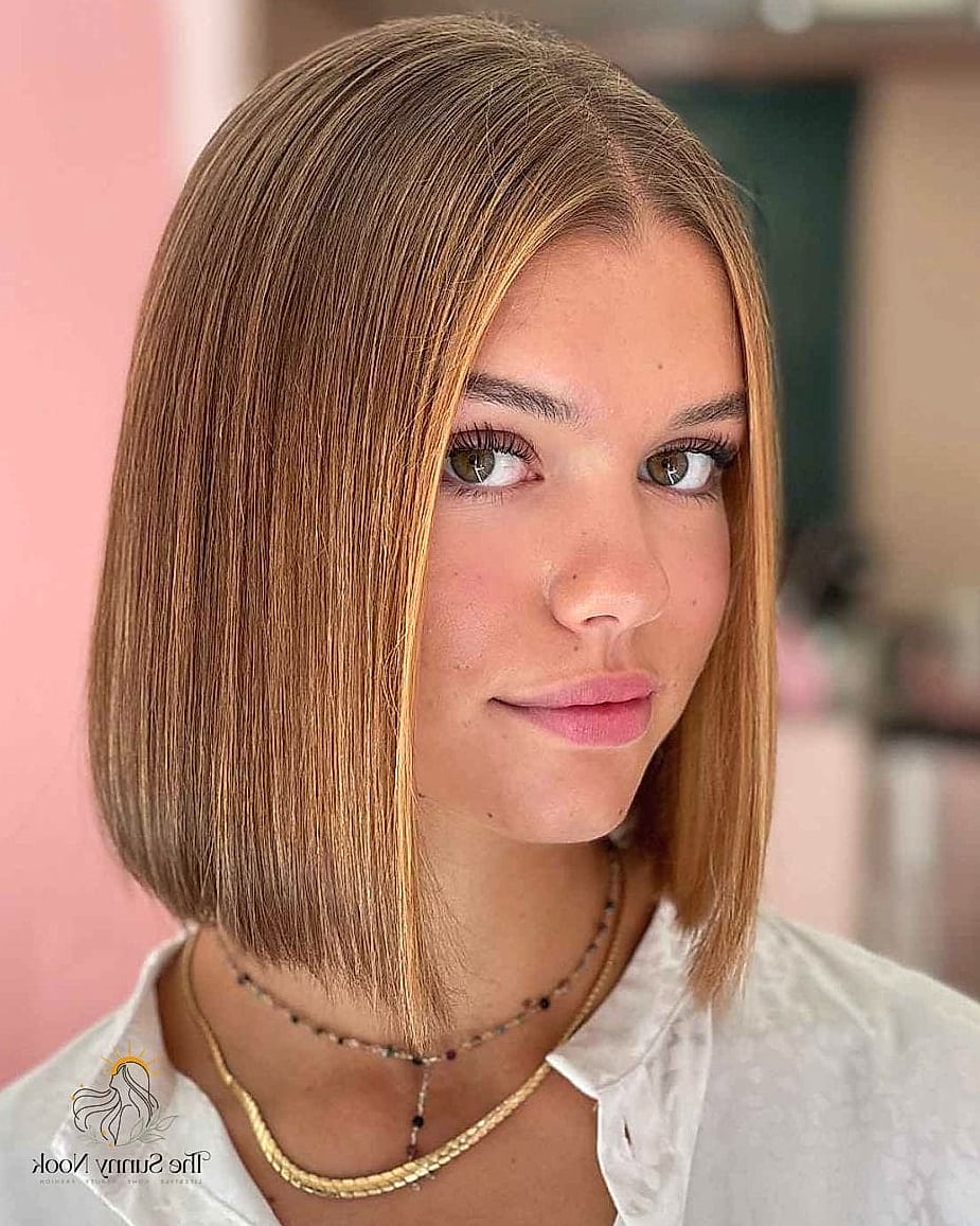 14 Hairstyles For Back To School That Prove This Trend Is Here to Stay 8 Blunt Bob With a Deep Side Part