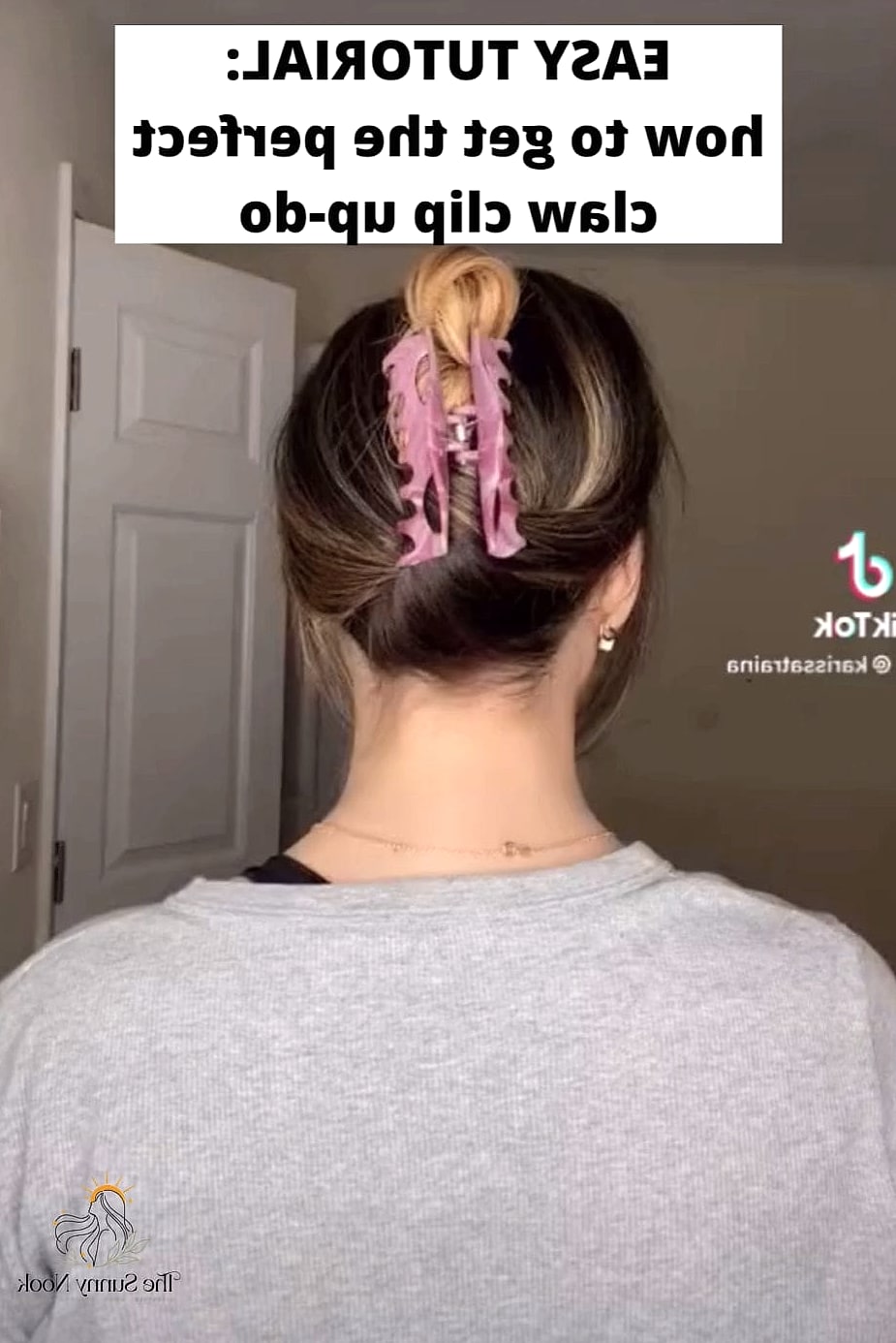 25 Cute Hairstyles With A Bow Everyone Is Pinning Right Now 23 Bow-Topped Claw Clip Style