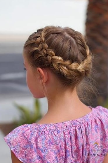 9 Pretty Hairstyles For School to Save Before They Blow Up 6 Braided Crown