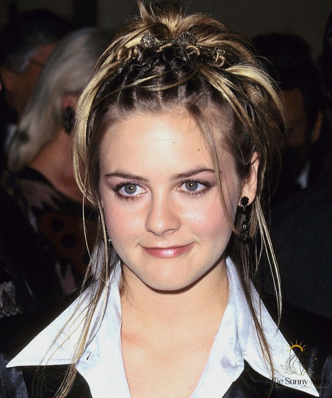 17 90S 2000S Hairstyles That Prove This Trend Is Here to Stay 4 The Bumped Ponytail