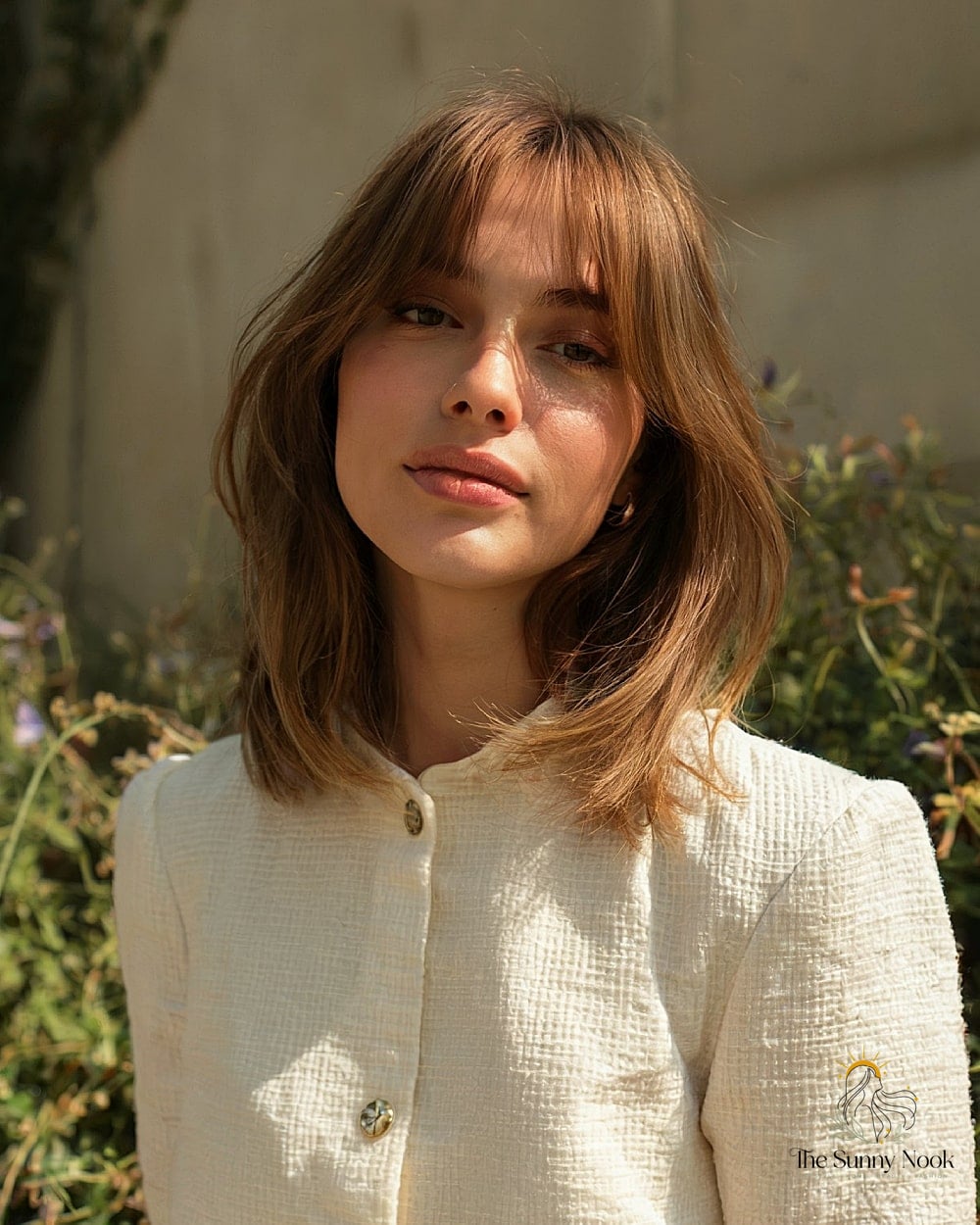 27 Easy Straight Hairstyles to Show Your Stylist ASAP 19 Chin-Length Straight Bob with Side Bangs