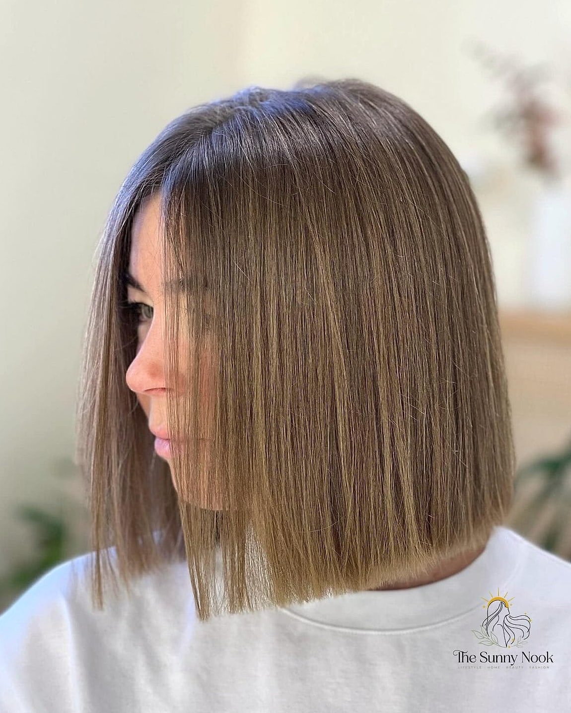 27 Easy Straight Hairstyles to Show Your Stylist ASAP 2 Classic Blunt Bob