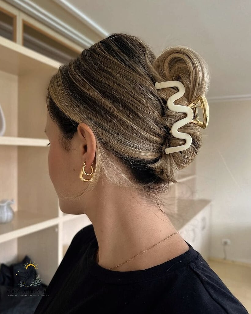 The Claw Clip Twist