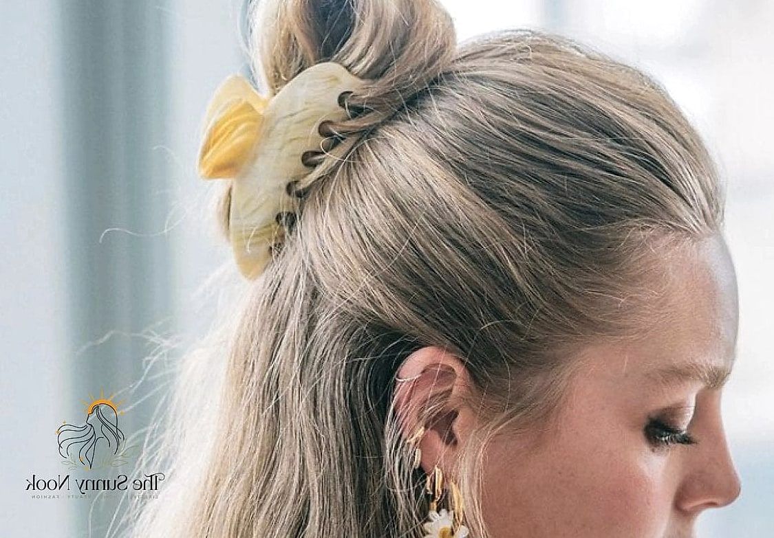 27 Hair Claw Clip Hairstyles That Are Trending on Pinterest This Week 23 Claw Clip Half Bun with Bangs Out