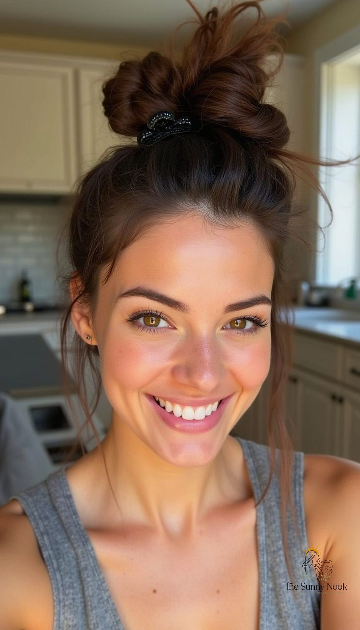 27 Hair Claw Clip Hairstyles That Are Trending on Pinterest This Week 26 Claw Clip Top Knot