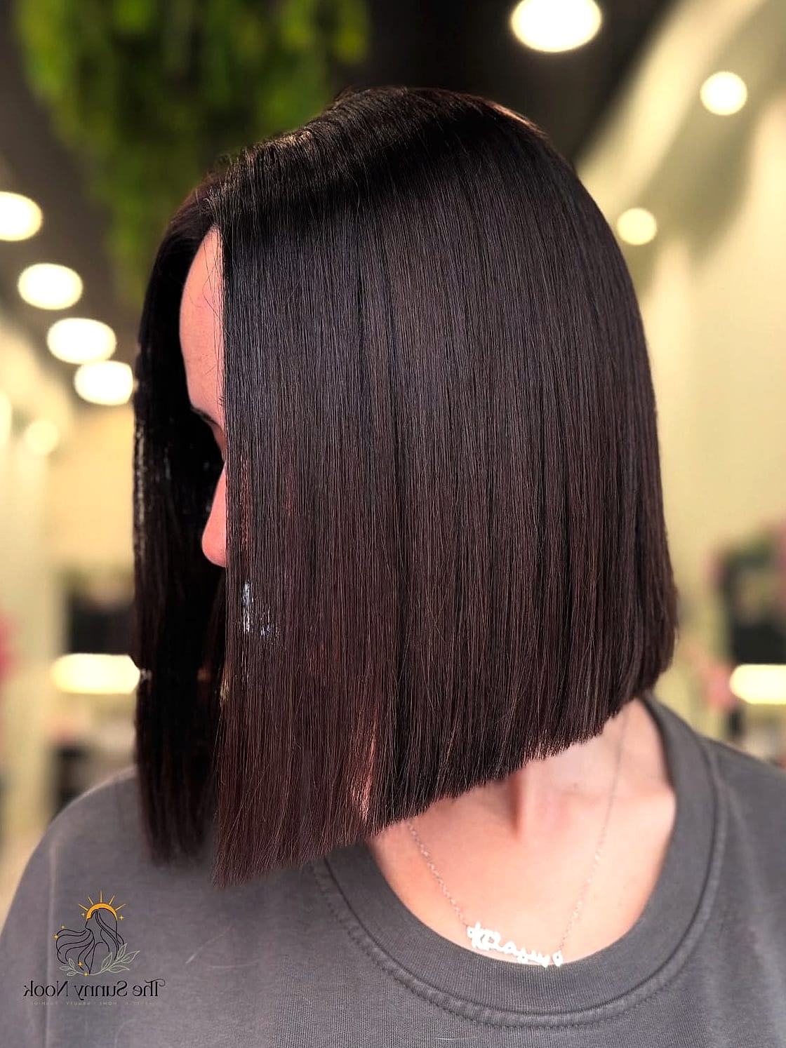 22 Cute Down Hairstyles Perfect for Your Next Salon Appointment 15 Glossy Blunt Ends with Minimal Layers