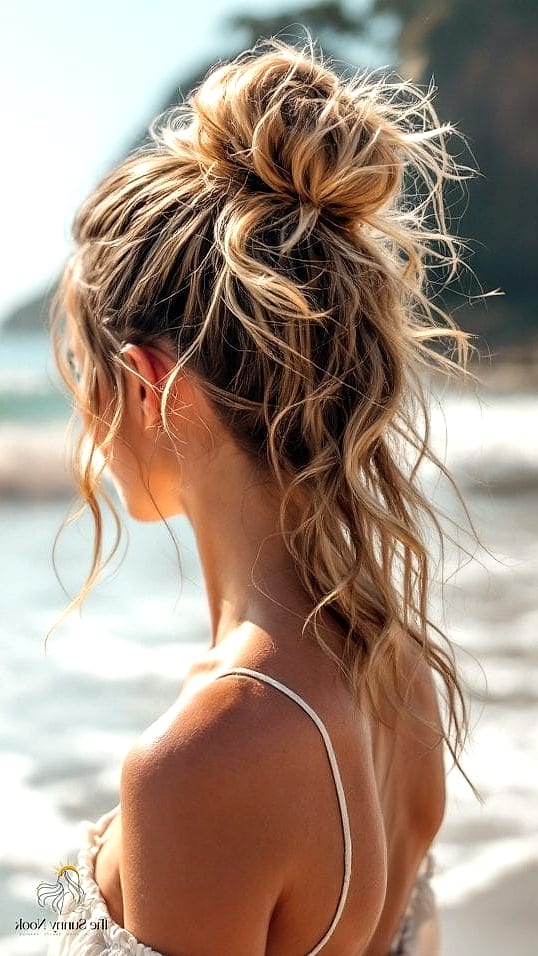 22 Easy Beach Hairstyles That Are Actually Easy to DIY 14 High Ponytail with Volume