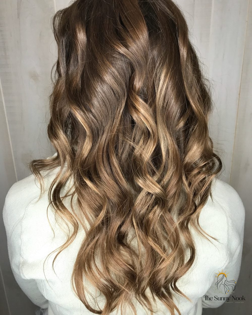 27 Cute Curled Hairstyles We're Obsessed With Right Now 23 Long Curled Hairstyle With Lowlights