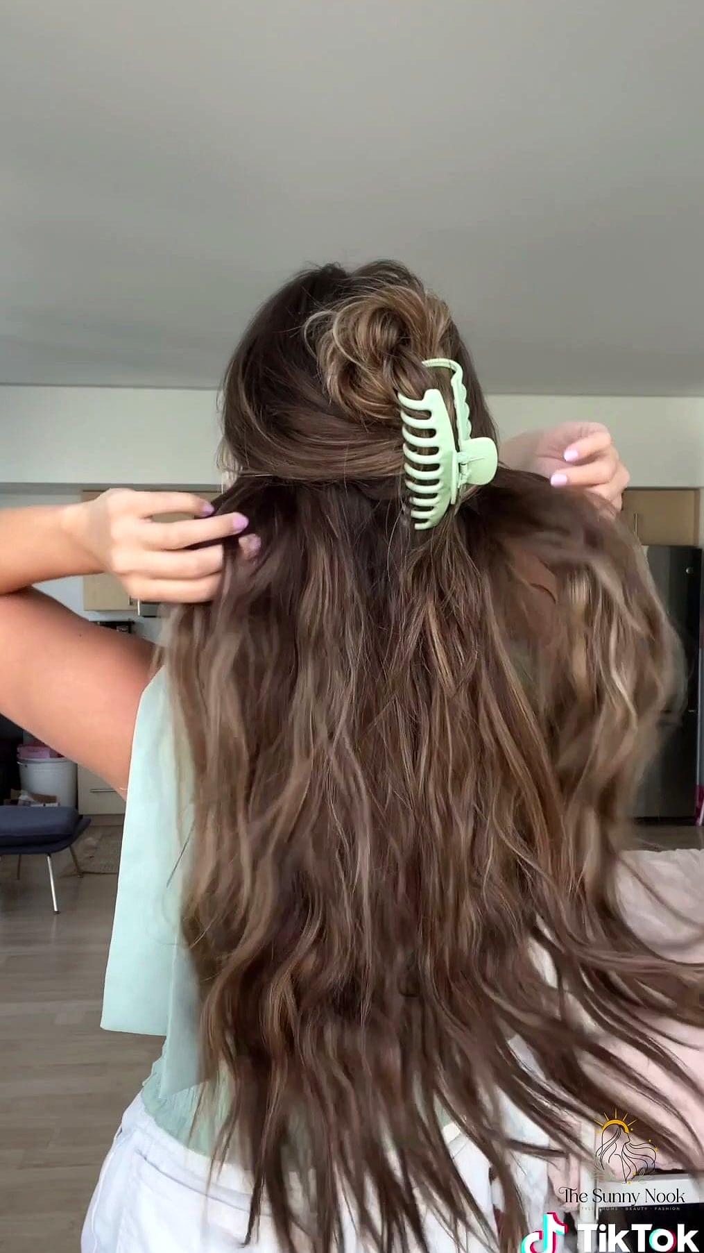 Long Hair Claw Clip with Flowing Layers