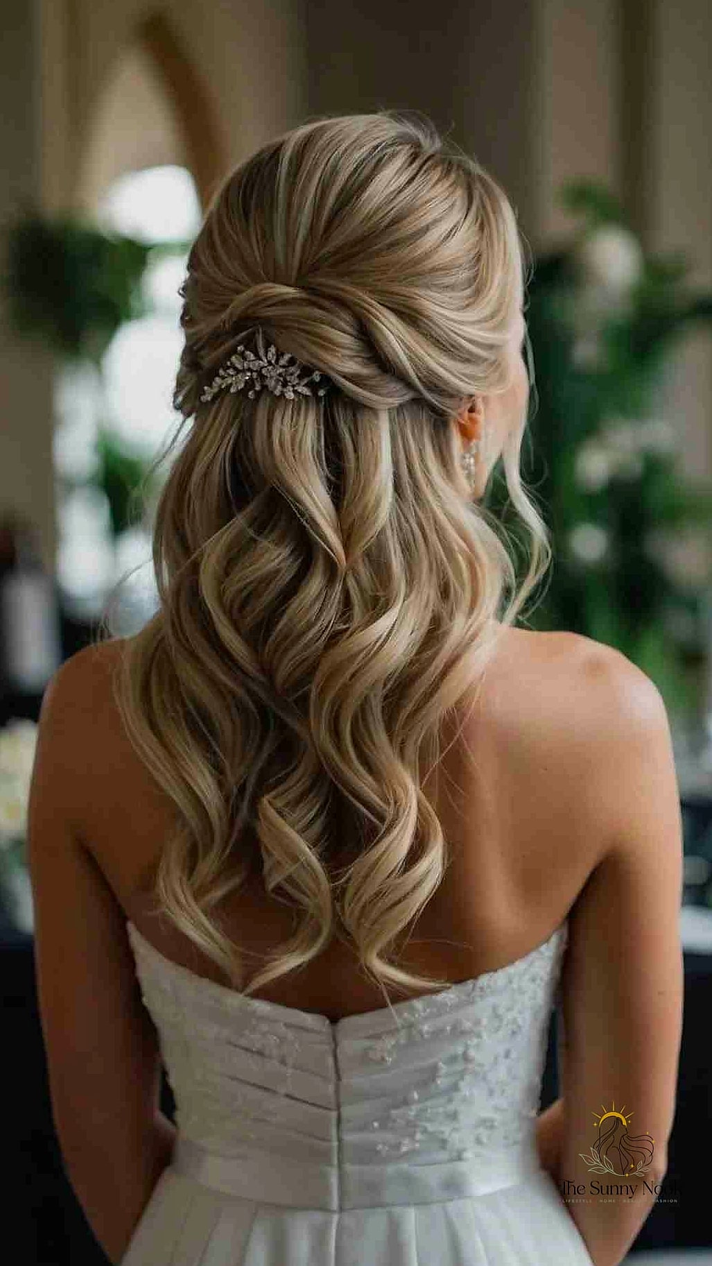 17 Bridesmaid Hairstyles For Short Hair That Are Both Cute and Low Maintenance 12 Low Maintenance Beach Waves