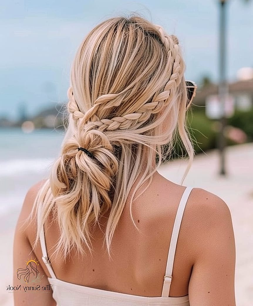 22 Easy Beach Hairstyles That Are Actually Easy to DIY 5 Messy Low Bun