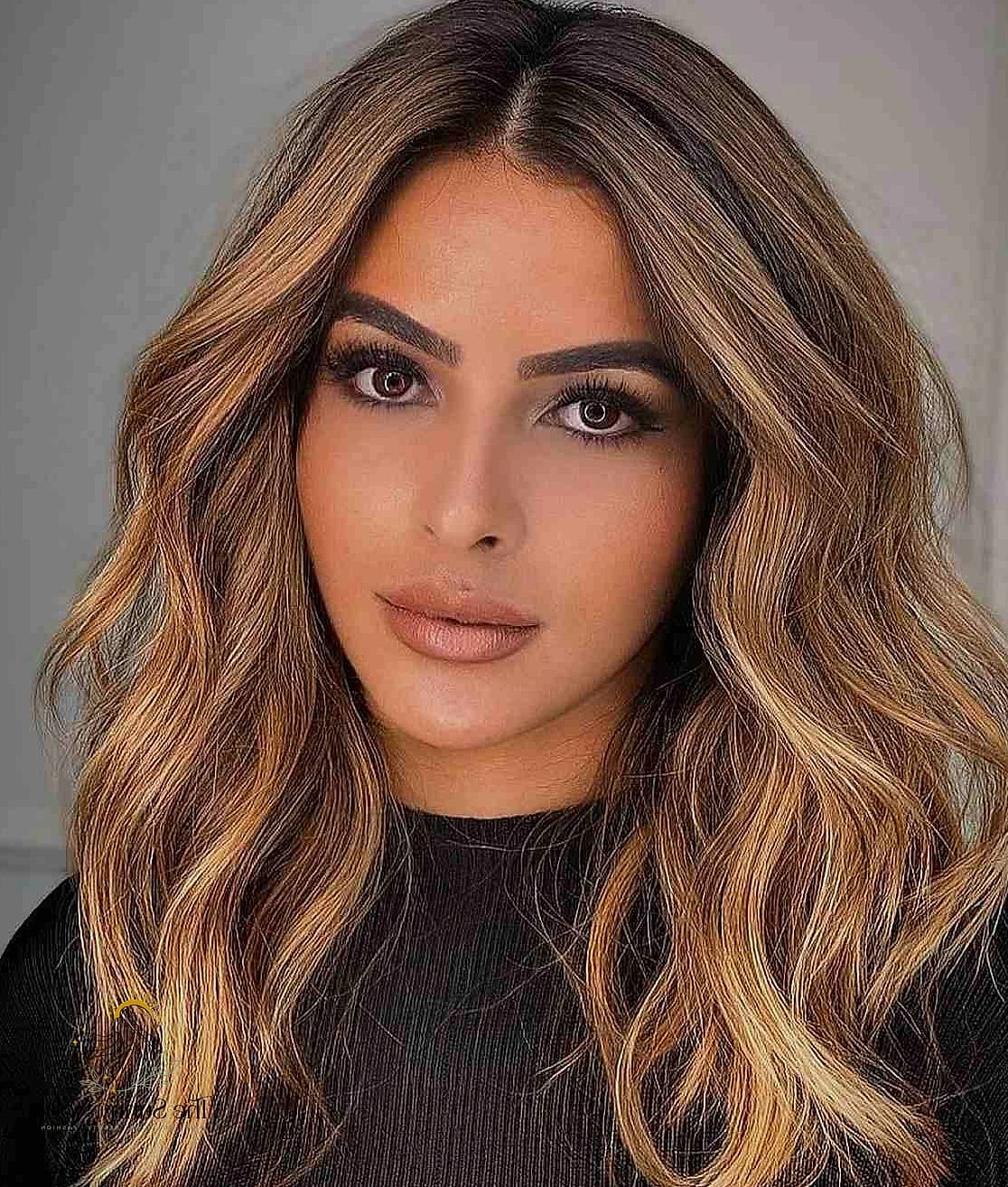 23 Hairstyles For Long Length Hair That Are Both Cute and Low Maintenance 22 Middle-Part Long Waves
