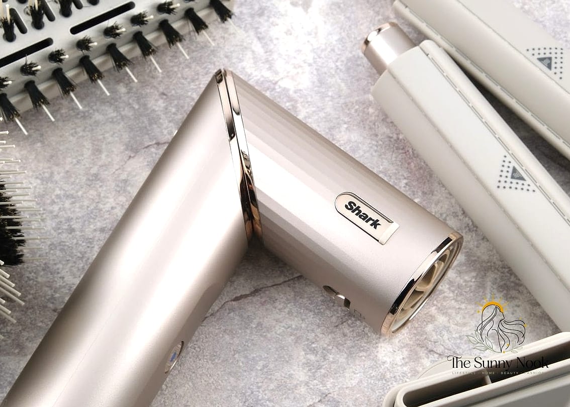 23 Shark Blow Dryer Inspo That's Giving Us Everything 10 Retro Flip Ends